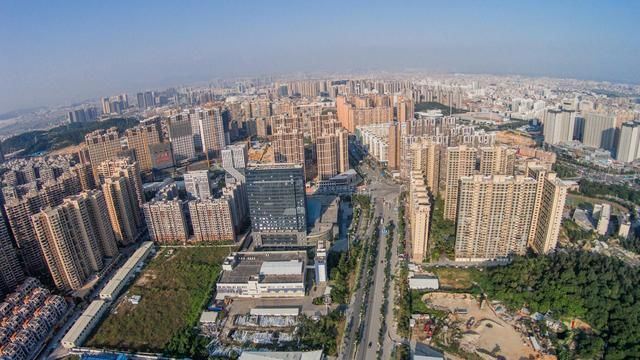  #小区#房子也是“越老越香”？这种房子可是“潜力股”，购房者