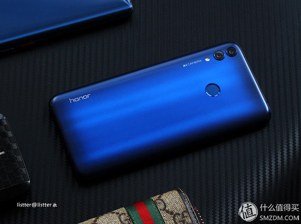 数码测评 篇二:1099元的手机，一篇原创的荣耀畅玩8C蓝色版图赏，好不好看?