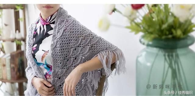 钩针编织教程图解 网红经典段染色三角形钩针披肩围巾大全 美极了