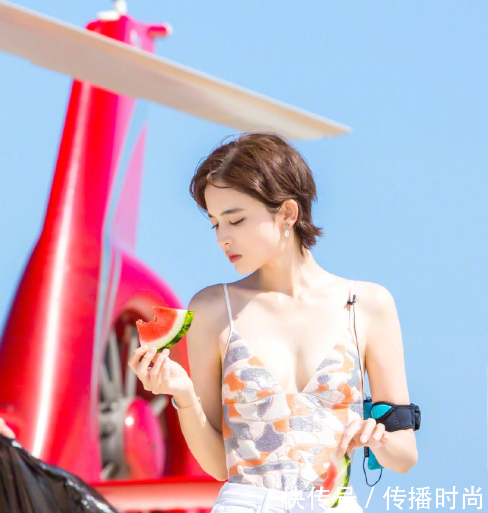 古力娜扎 骨子中有淡淡的性感, 皮肤嫩滑, 不知不觉看迷了