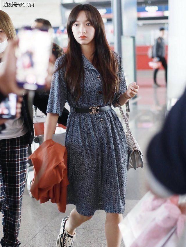『身穿』选条清新的碎花连衣裙 优雅又有女人味 小仙女范十足