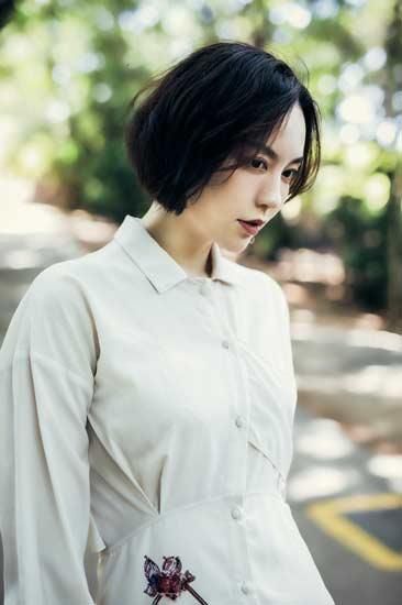 吕佳容最新冷淡风写真曝光 冷艳大气尽显御姐范