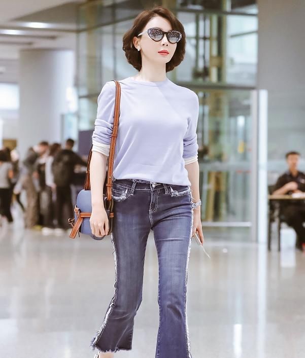  「很美」2019最时髦时尚的牛仔裤穿搭都在这里了,搭配这些上衣就很美!