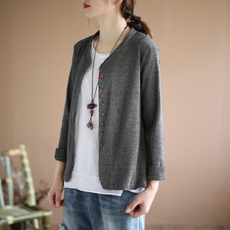 越来越多五六十岁的女人，爱穿这减龄外套，妈妈眼都不眨买了5件