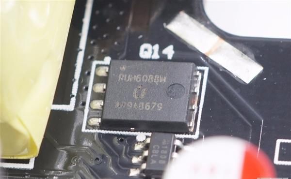 云星电子|三口USB+27瓦快充 米家插线板拆解:用料精细
