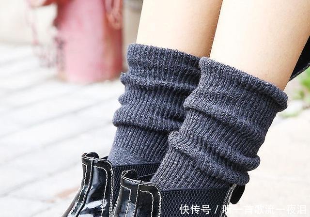 袜控带你解锁，复古文艺小清新的街头造型