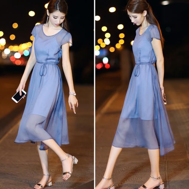 突然流行一种裙：叫“天空蓝”高雅裙，清新淡雅，70后穿超美嫩
