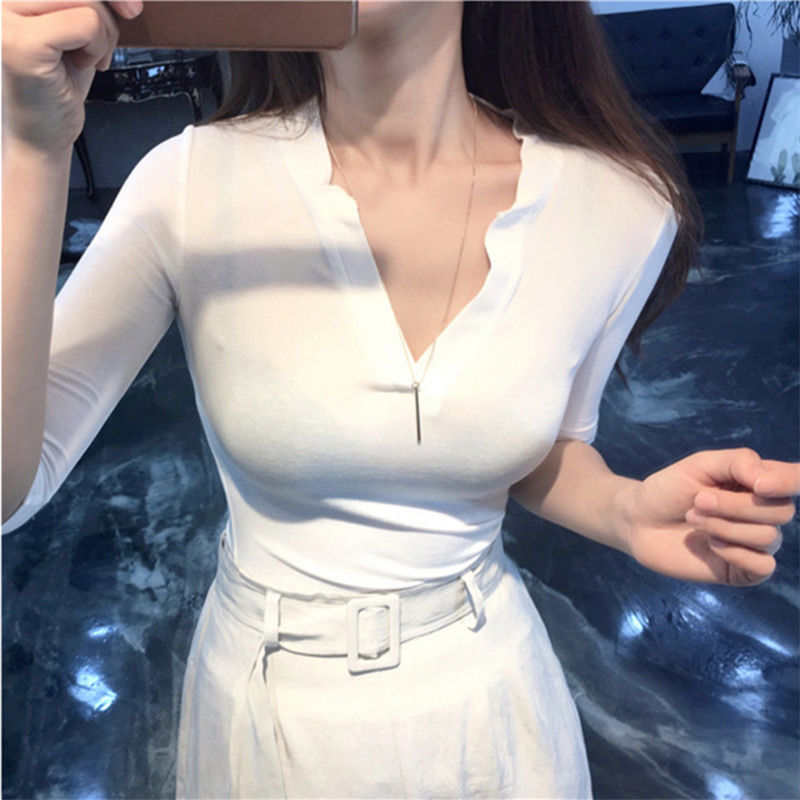 入秋后这么穿出门，秀出好身材太迷人，难怪众人都羡慕呢