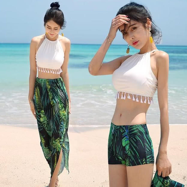 身材姣好的小姐姐身穿泳衣！展现出了性感、妩媚与甜美！