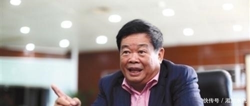  现如今：中国真正的“隐形首富”，身价超过了李嘉诚，90岁仍活