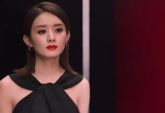 赵丽颖终于亮相，涂着大红唇特别妩媚，现在太有女人味了!