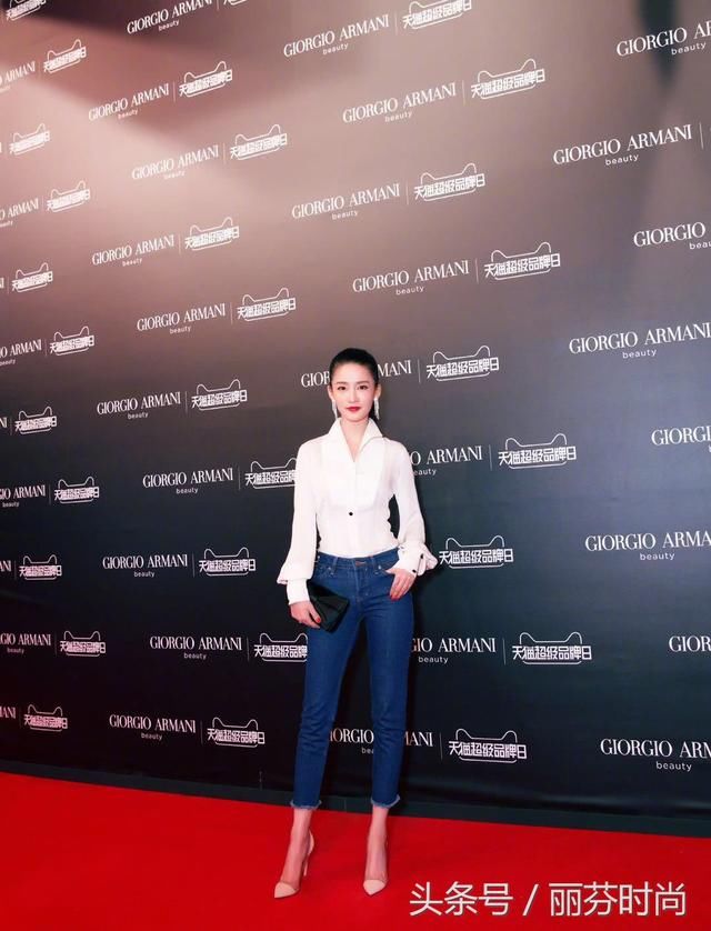 李沁要火了!一身紫色少女十足,脚上不敢看,网友:浪费了这张脸