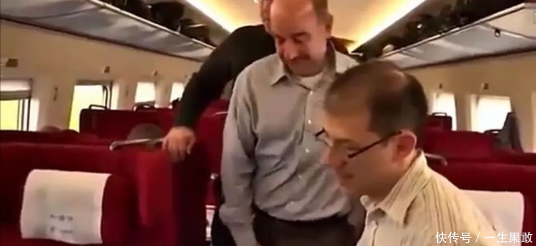 老外坐中国高铁直呼：太不可思议了！这感觉棒极了