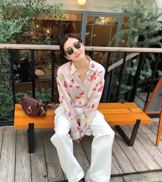  气质@早春流行一种穿法,叫“衬衫+阔腿裤”,气质又显瘦,明星都爱穿