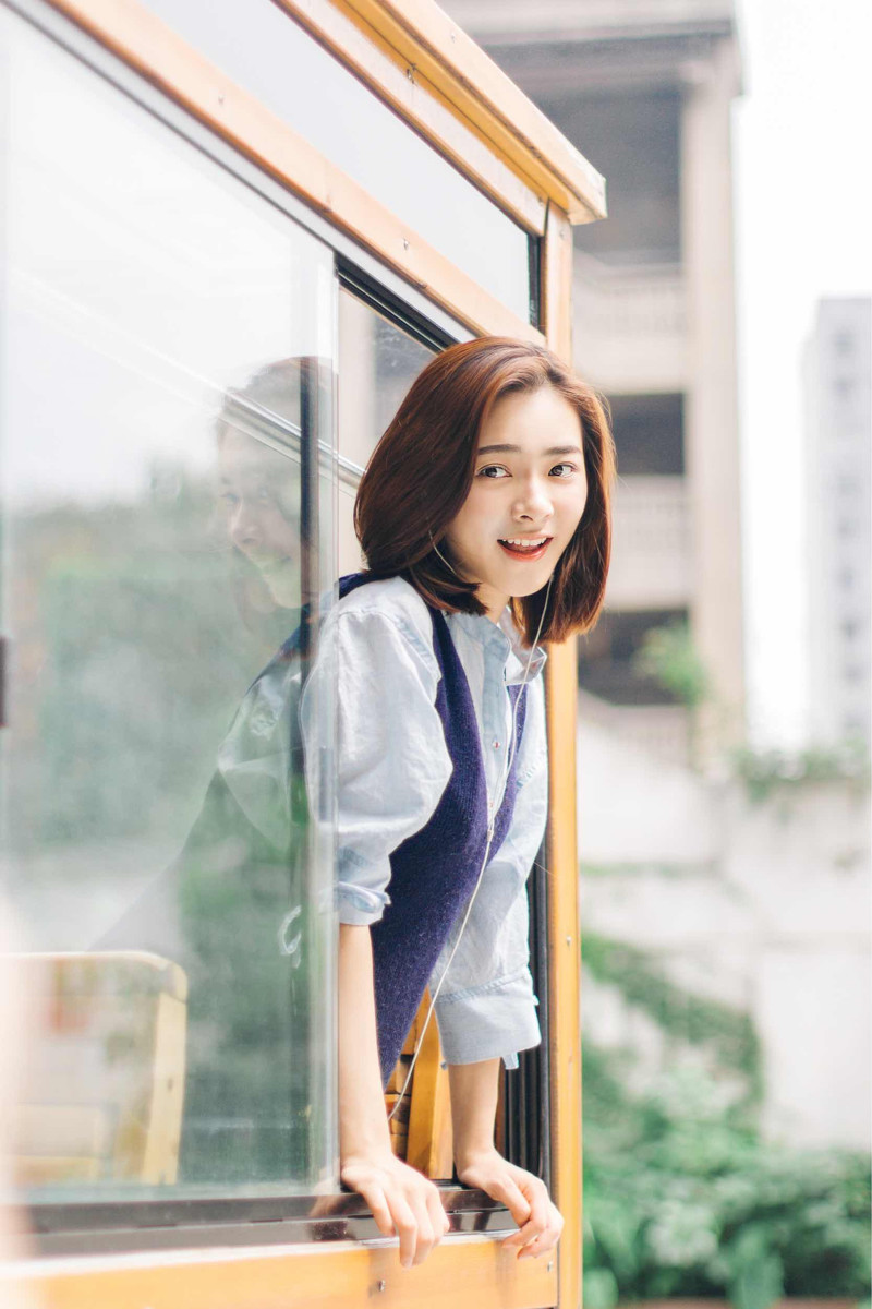 漂亮的素颜短发女孩文艺范写真