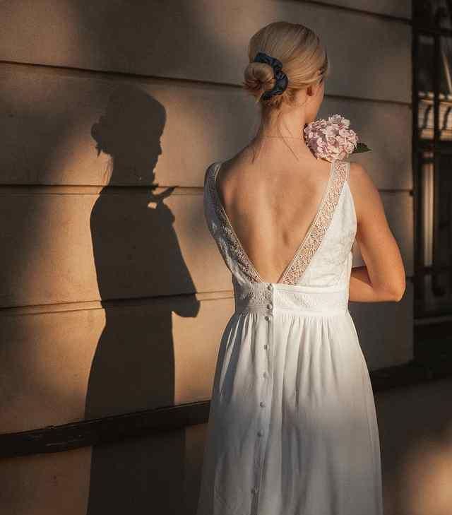  「女王」让怀旧情怀成为法式优雅象征：INS二手衣女王的搭配造型心法