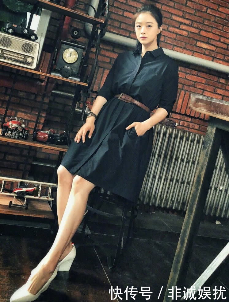 蒋欣如今都敢露腿了，竟然细得快赶上杨幂，瘦了之后真的是好美！