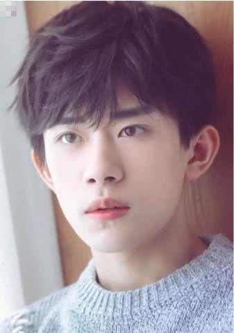 鲻鱼头发型得靠颜值撑！范丞丞像精灵，杨洋超日系，鹿晗不敢认！