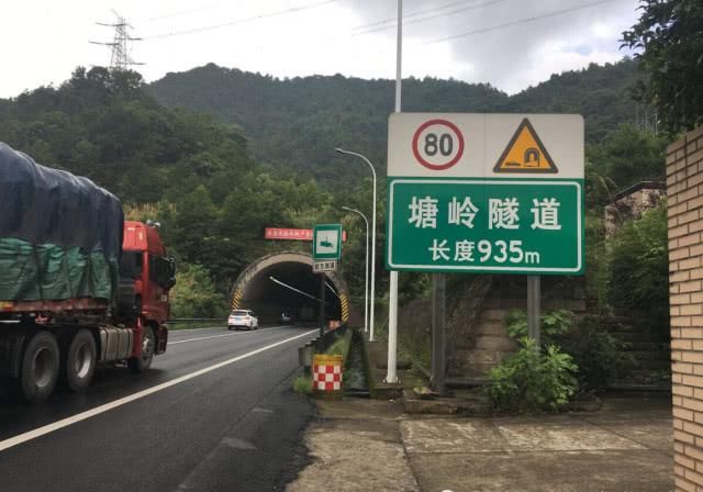  [速度]在限速120的高速路段开到130，算超速吗？交警：不过这个数就还好