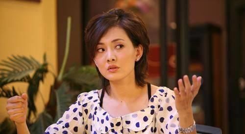  『牛莉』牛莉首曝神秘老公正面照，并不是郭冬临，原是他啊！一家三口真幸福