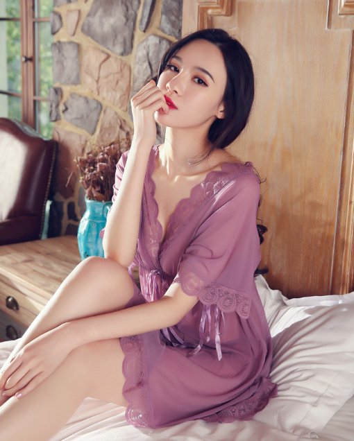 25以上的女人，晚上多穿这种“勾魂衫，太有女人味了