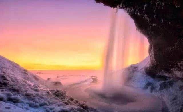 一条瀑布一个湖，居然都是粉色的！这两个地方满满的少女心！