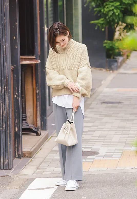 『伊藤真知』他们的基础款也不一般 每一件都能穿很多年