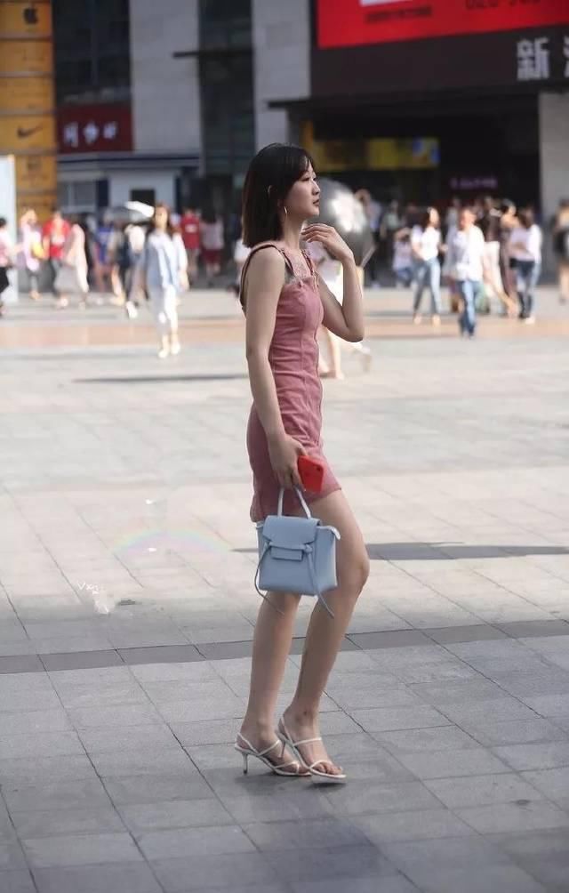  「拒绝」高跟鞋搭配裙子，一种让人无法拒绝的美丽