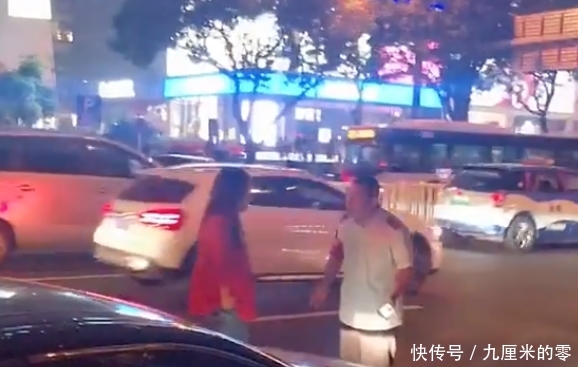  [怒怼]公交司机因不满私家车走专用道，怒怼车主：公交专用道是