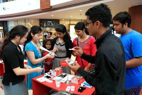 巴基斯坦游客来中国，购物时看到国人的这一行为，直呼像未来世界