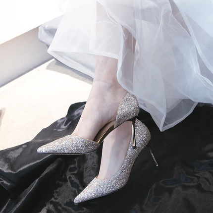 闺蜜结婚穿了这样的“亮片”高跟鞋，璀璨夺目，瞬间吸引全场目光