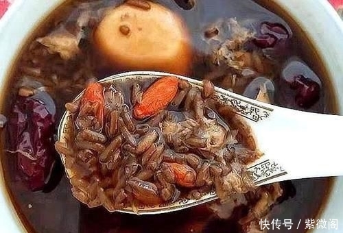  『红枣表面』它是“穷人的阿胶”，每天吃一碗，色斑没了，皮肤水灵灵