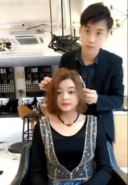 因天气太热想剪个短发的大饼脸妹子，理完后秒变气质女神惊艳众人