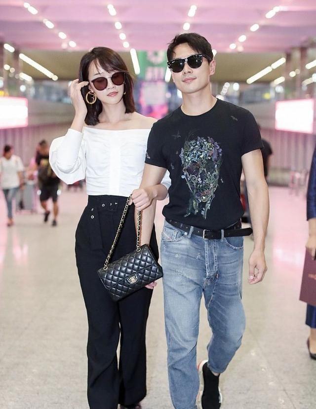 蓝盈莹高冷女神范抵京，见到男友就成女汉子啦!