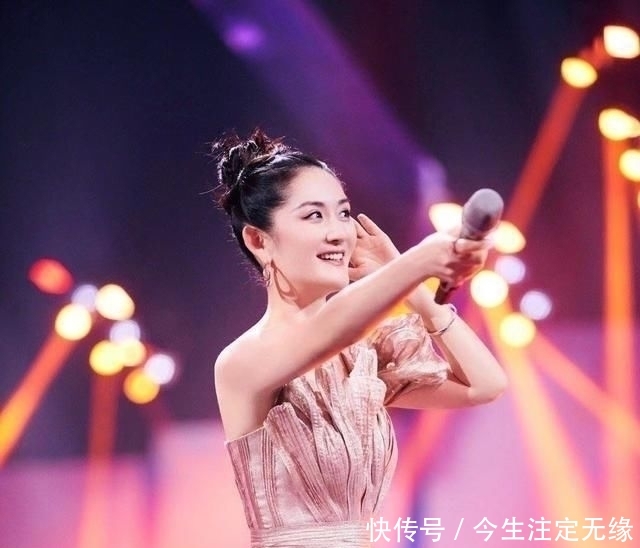  【谢娜】谢娜虽然一直徘徊在争议的边沿，但却活出了真实的自信、美好精致