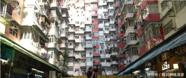 香港“怪兽大厦”，住了将近一个城市的人，住户不化妆不敢上阳台