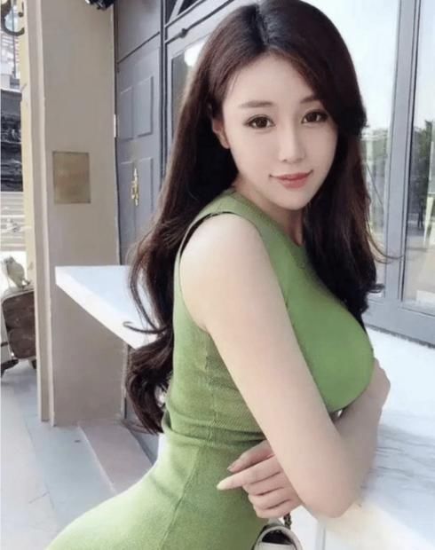  『略显』翡翠绿紧致包臀裙, 熟女小姐姐略显羞涩