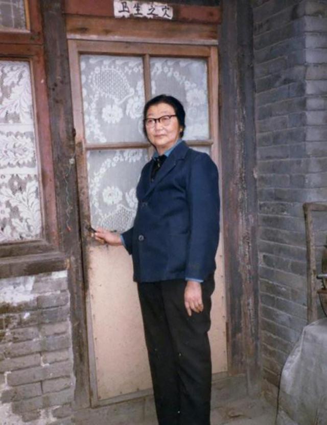 『余生』出身名门,却一生未婚,她挚爱一人,悲凉余生!
