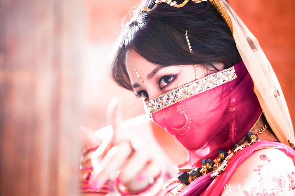 37岁柳岩厉害了！仅仅换了个发型就显小10岁，网友：她的胸是亮点