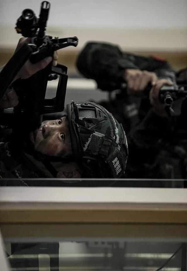  「武警」实兵演练来袭！看武警特战队员一招制敌