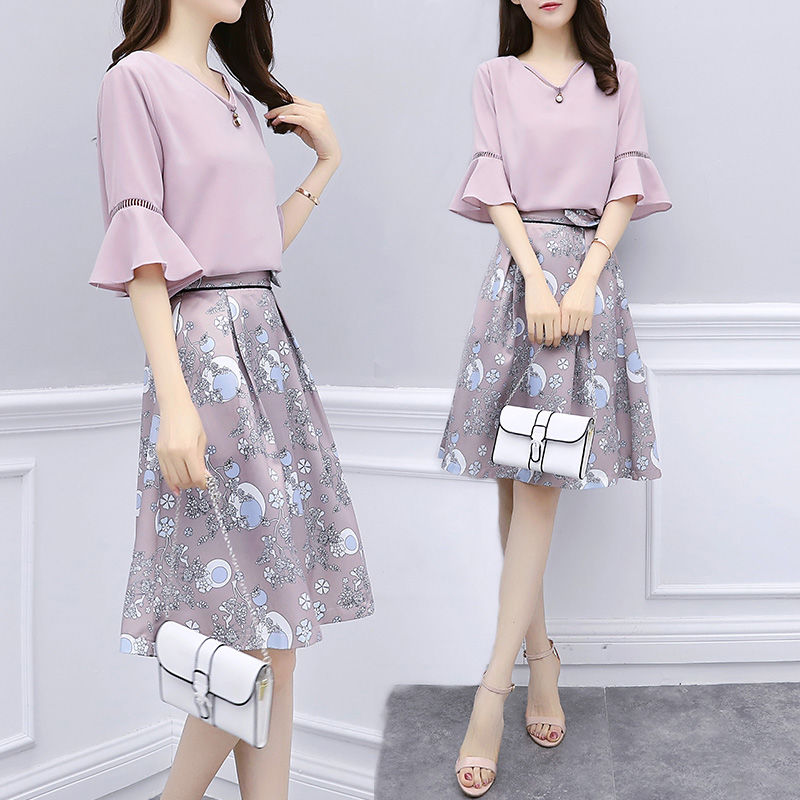 不是我吹，70后女人出门穿这样的美裙，配高跟，高挑迷人有气质