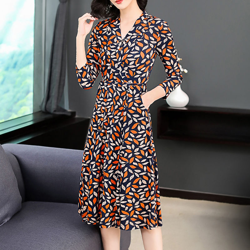 刚发工资，老婆就买5件印花裙，虽小贵，确很美，洋溢高贵女人味