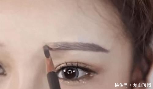  「过时」韩式一字眉过时了！2020年眉毛流行新趋势，不要太高级