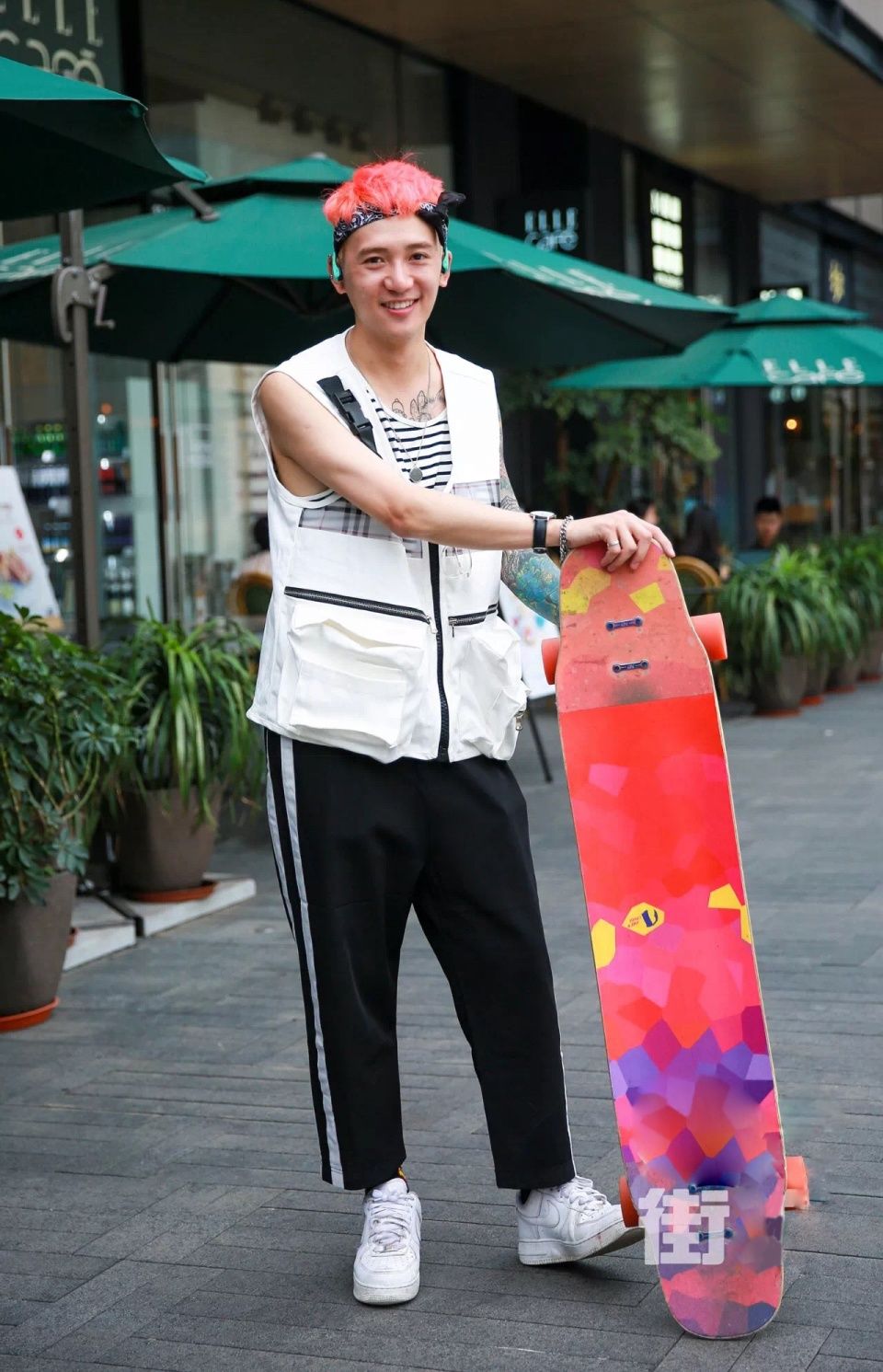 街拍丨所有喜欢白色的姑娘，内心都柔软。