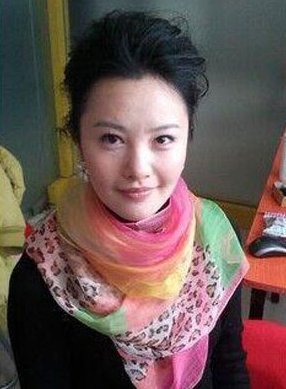 48岁小姨子泄密:药店一便宜药膏，没事抹一抹，眼袋、细纹全消