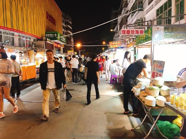 三亚最繁华海鲜市场夜市，当地人说海鲜最便宜，游客说：不被坑