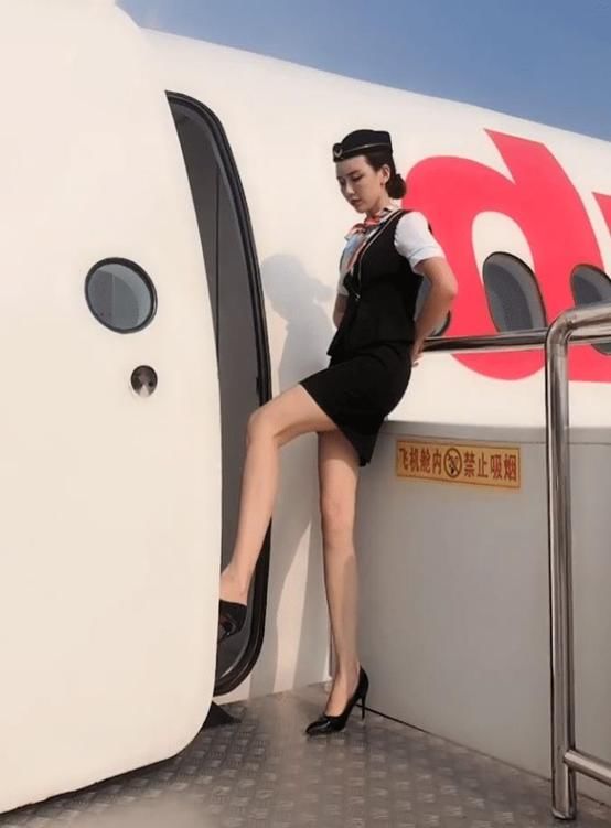  美女|清雅简约的美女，美到让人移不开眼睛，倍显青春迷人气质！