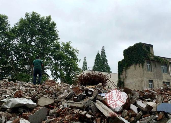 自建房不批，拆了老住房又不让盖新房，这符合国家规定吗？