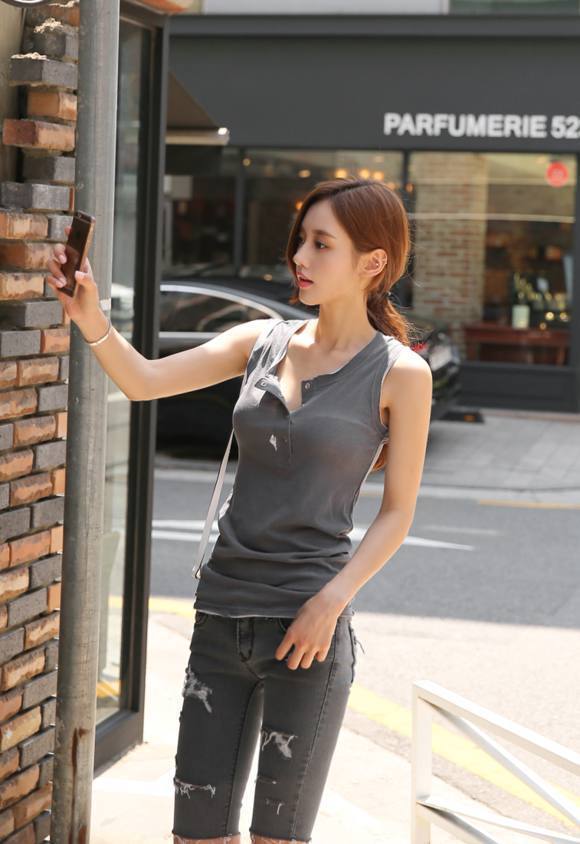 街拍：甜美可爱风的少女，怎么穿都能自带女神气息!