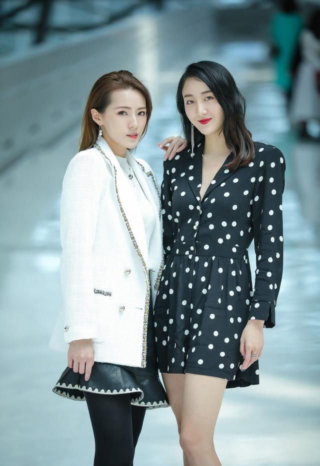 街拍,街头的女孩们穿衣时尚又有气质,个个都有女神范!